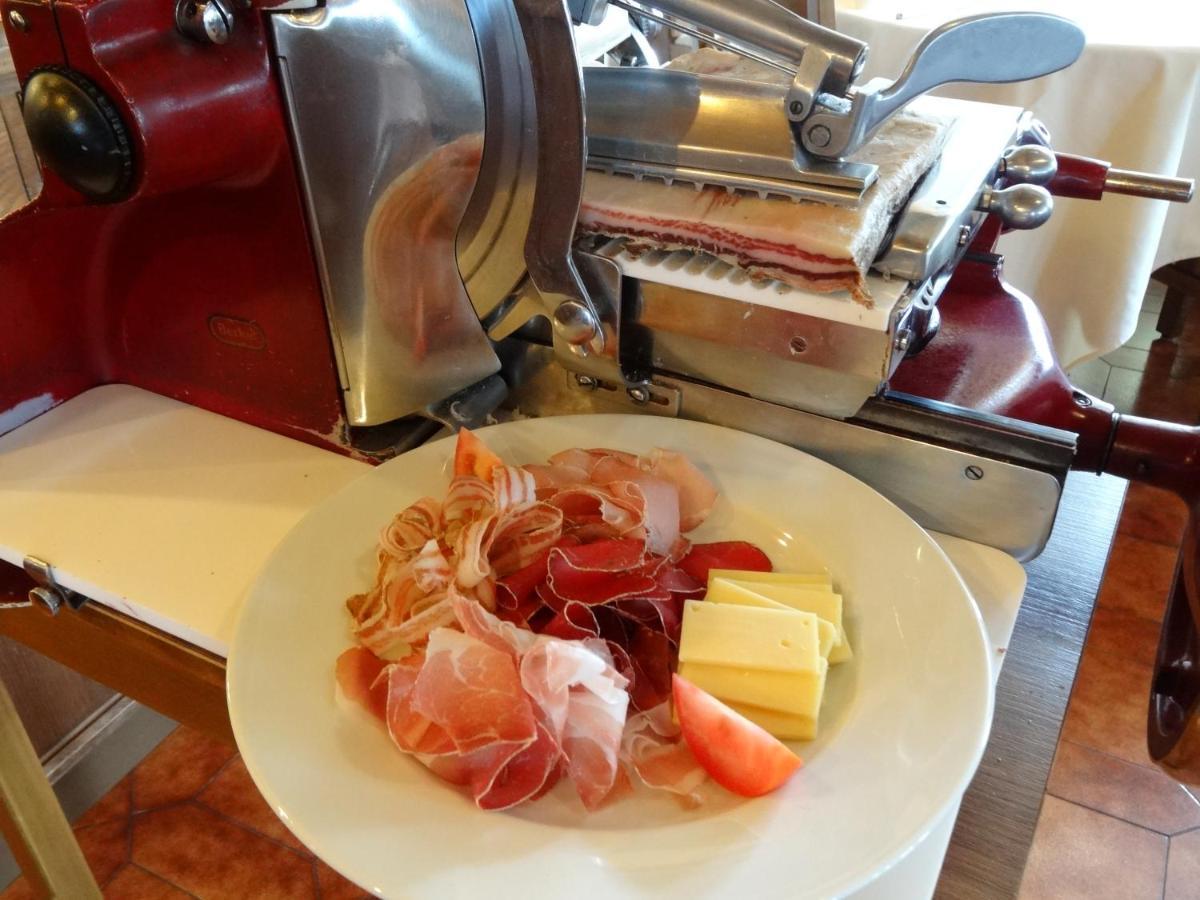 Hotel-Restaurant Grina Simplon Екстериор снимка